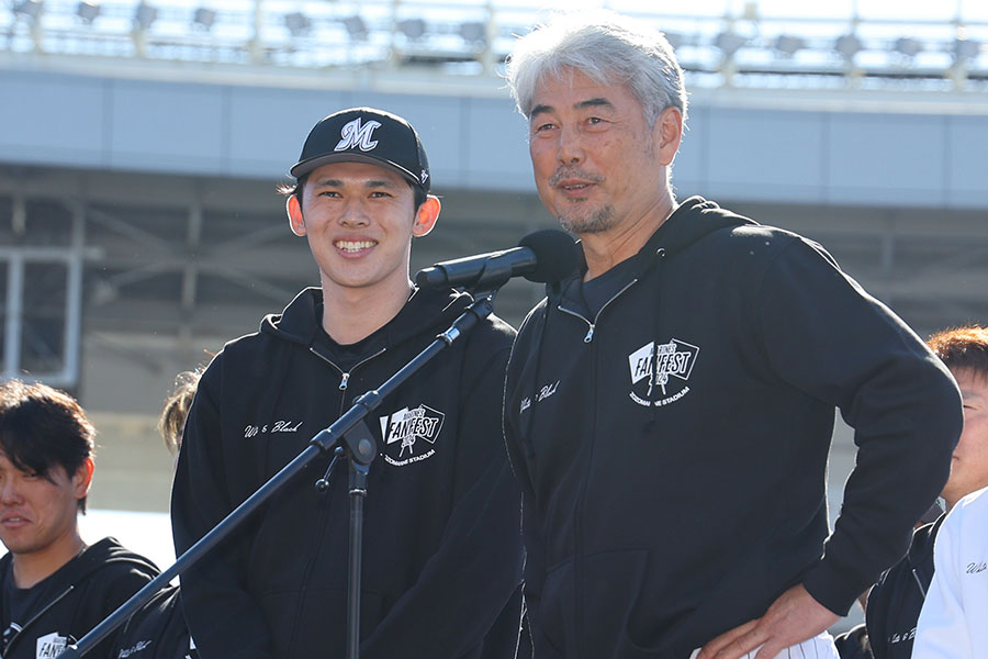 ドジャースへ移籍する佐々木朗希（左）とロッテ・吉井理人監督【写真提供：産経新聞社】