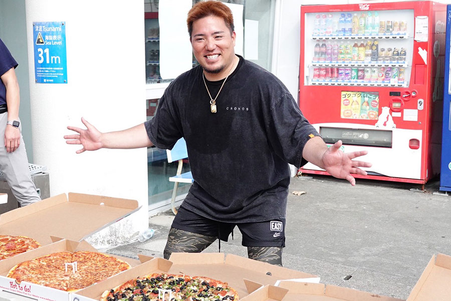 自主トレを公開したソフトバンク・山川穂高【写真：竹村岳】