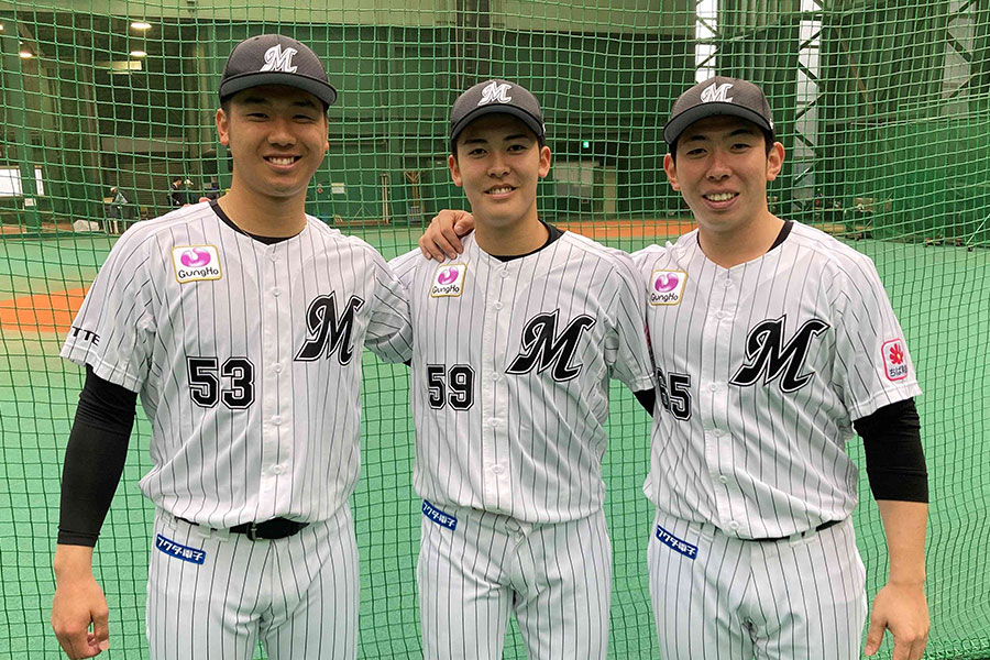 野球教室に参加したロッテ・木村優人、早坂響、寺地隆成（左から）【写真：球団提供】