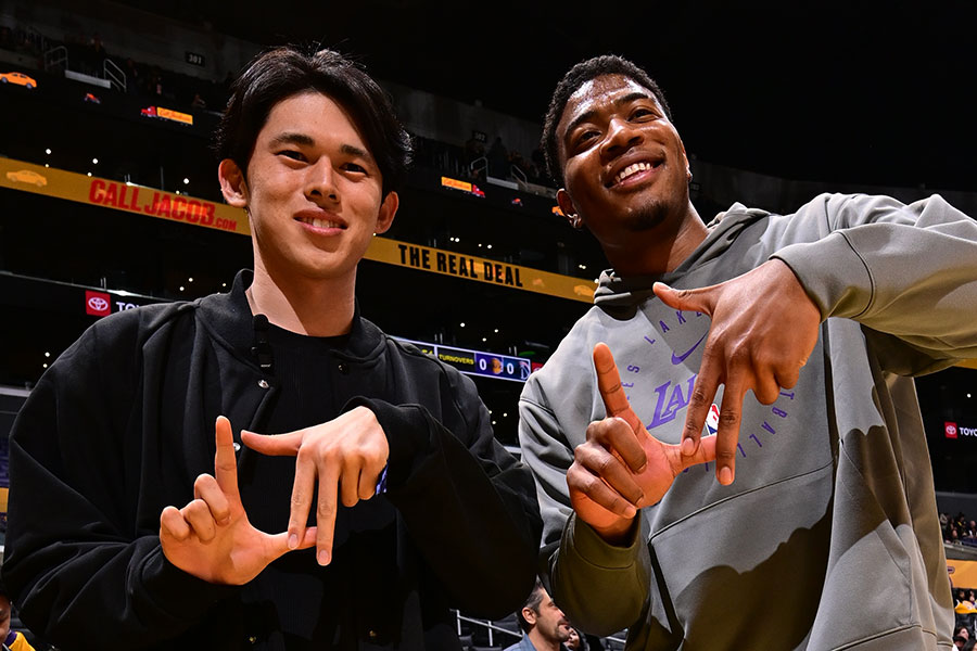 ドジャース・佐々木朗希（左）とレイカーズ・八村塁【写真：Getty Images】