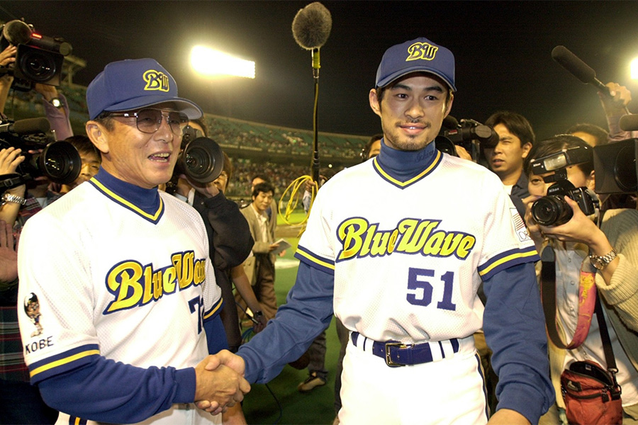 オリックス時代の仰木彬監督（左）とイチロー氏【写真提供：産経新聞社】