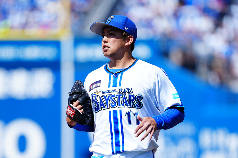 DeNA・東克樹【写真：荒川祐史】