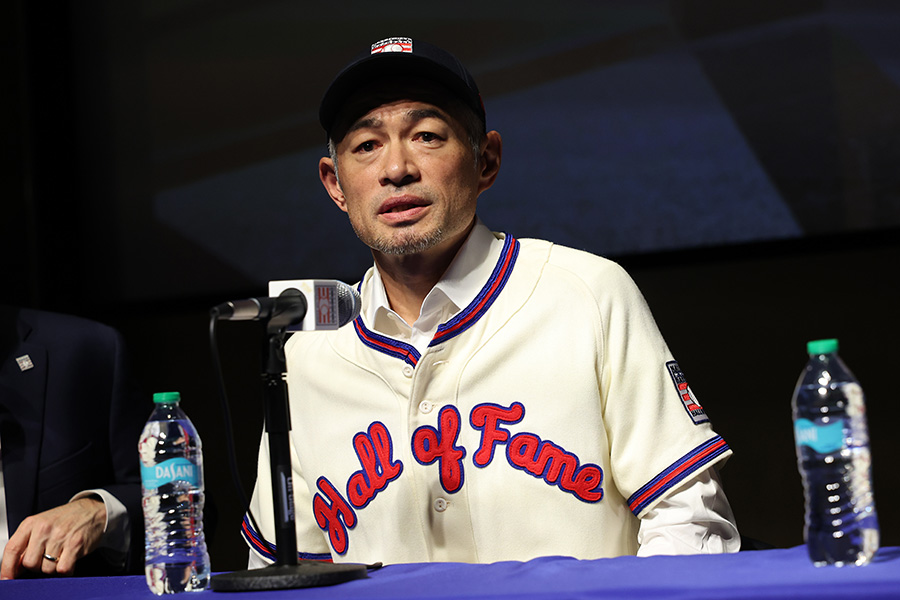 米殿堂入りの会見に臨んだイチロー氏【写真：Getty Images】