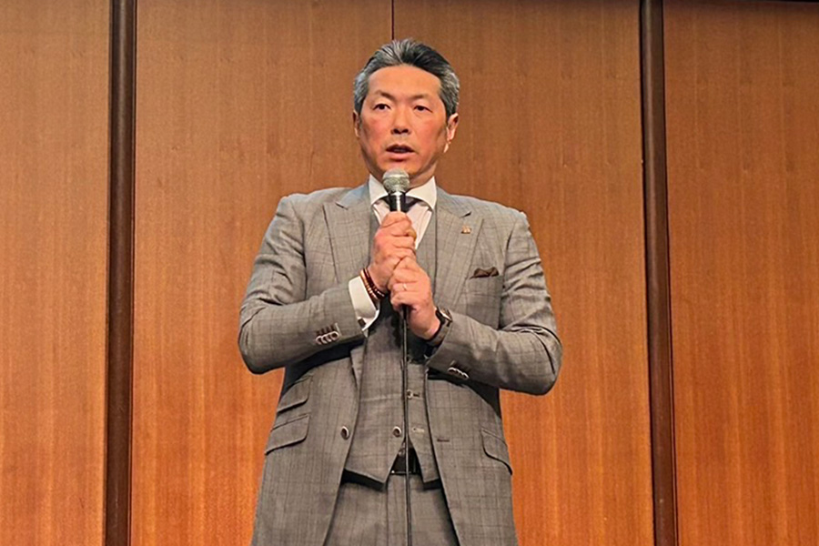 取材に応じたソフトバンク・小久保裕紀監督【写真：長濱幸治】