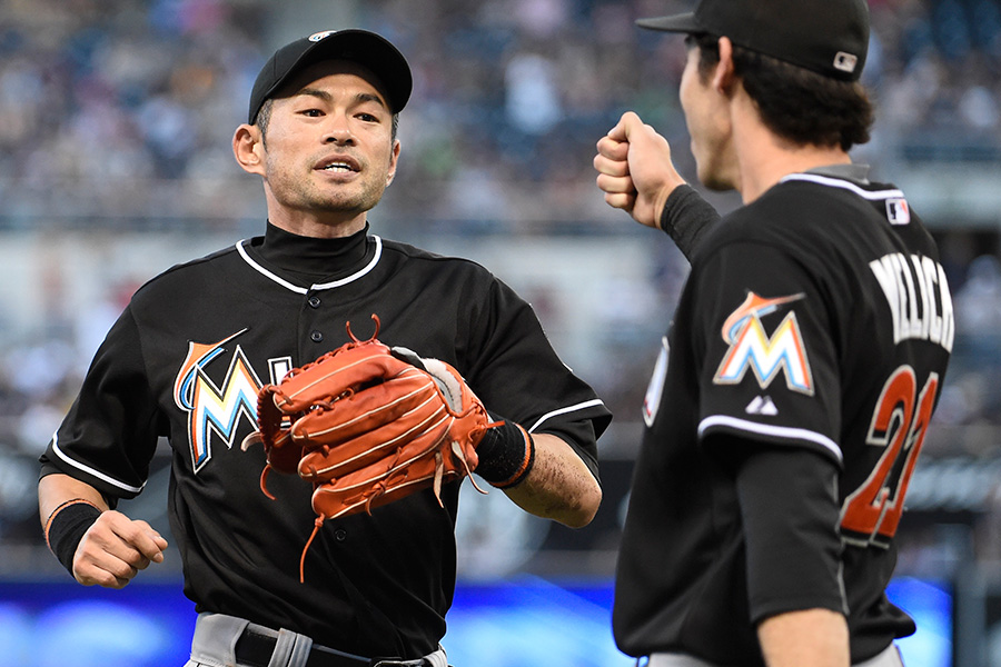 マーリンズ時代のイチロー氏（左）とクリスチャン・イエリッチ【写真：Getty Images】