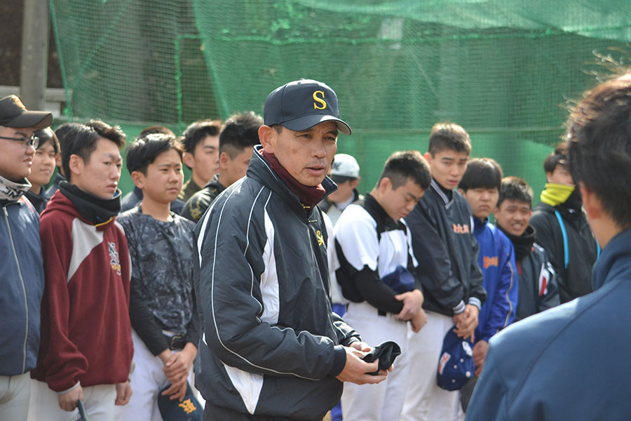 青鳥特別支援学校を率いる久保田浩司監督【写真：佐々木亨】