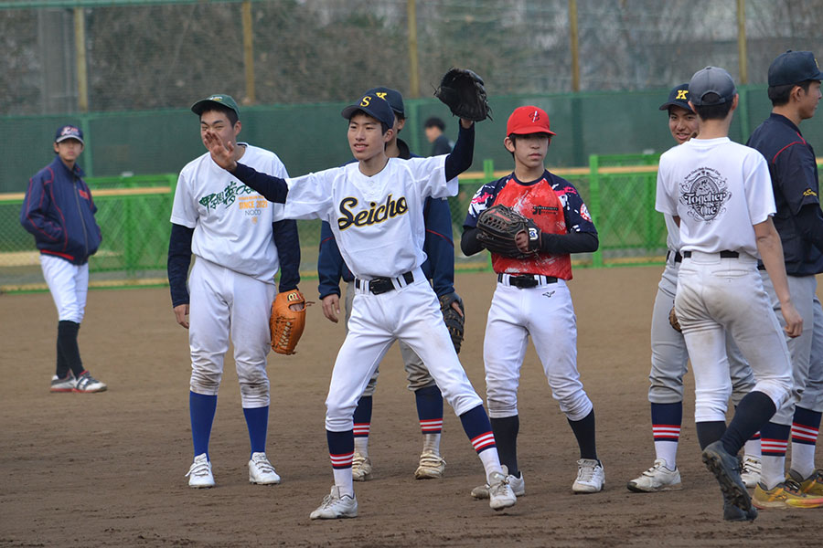 特別支援学校生と慶応野球部員【写真：佐々木亨】