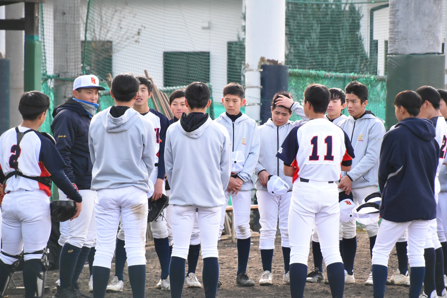 硬式チームとの交流戦に臨んだ軟式「福島球友会」の選手たち【写真：川浪康太郎】