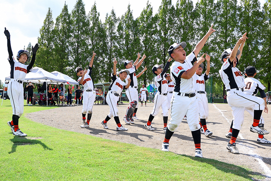 年中夢球杯の初代王者に輝いた山梨・ラウンダーズ【写真：加治屋友輝】