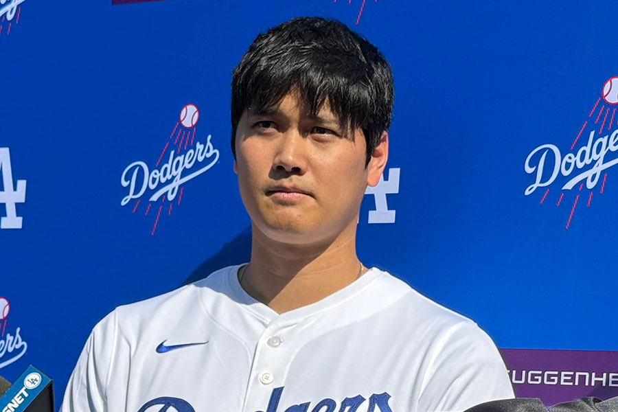 囲み取材に応じたドジャース・大谷翔平【写真：小谷真弥】