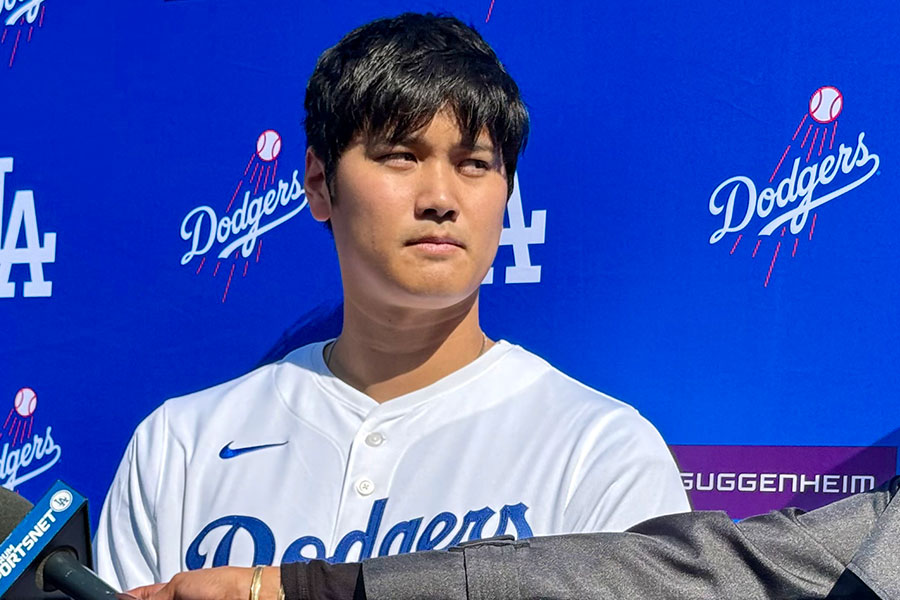 囲み取材に応じたドジャース・大谷翔平【写真：小谷真弥】