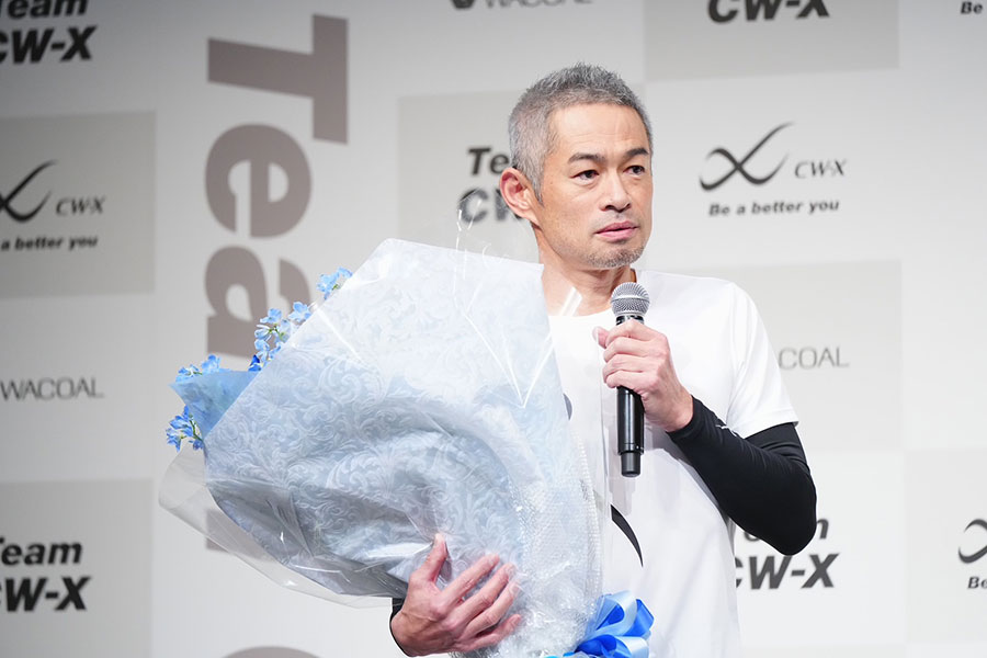 ワコールの新商品発表会に登場したイチロー氏 【写真：荒川祐史】