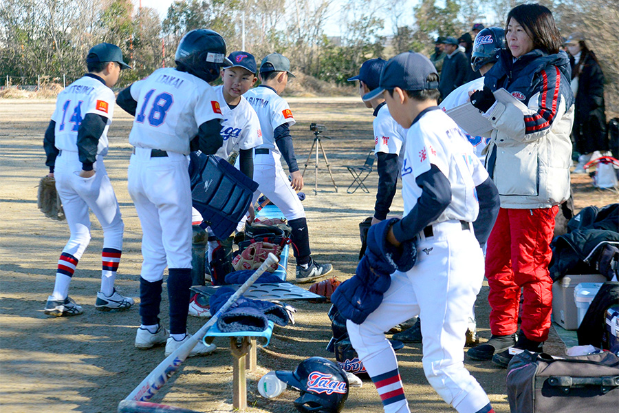 1月の東京遠征でベンチの大人はスコア係のマネジャーのみ【写真提供：フィールドフォース】