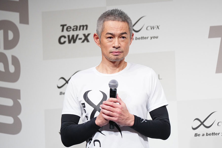 ワコールの新商品発表会に登場したイチロー氏 【写真：荒川祐史】