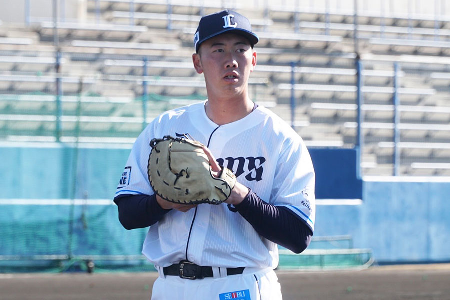 春季キャンプで練習する西武・村田怜音【写真：湯浅大】