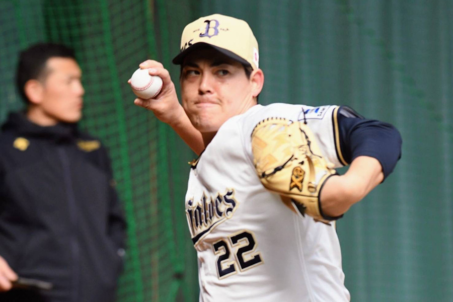 春季キャンプで投げ込むオリックス・九里亜蓮【写真：北野正樹】