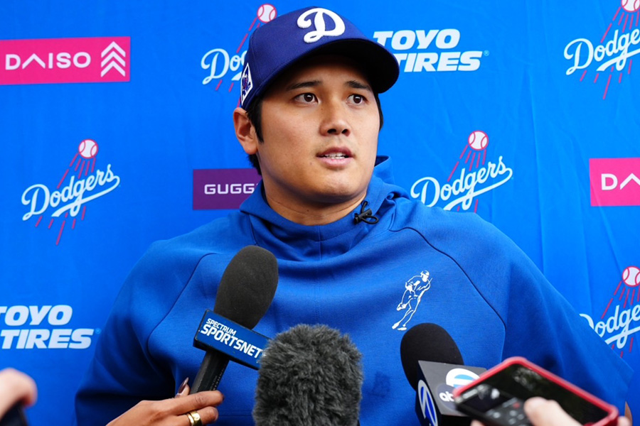 取材に応じたドジャース・大谷翔平【写真：荒川祐史】