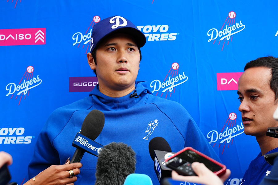 取材に応じたドジャース・大谷翔平【写真：荒川祐史】