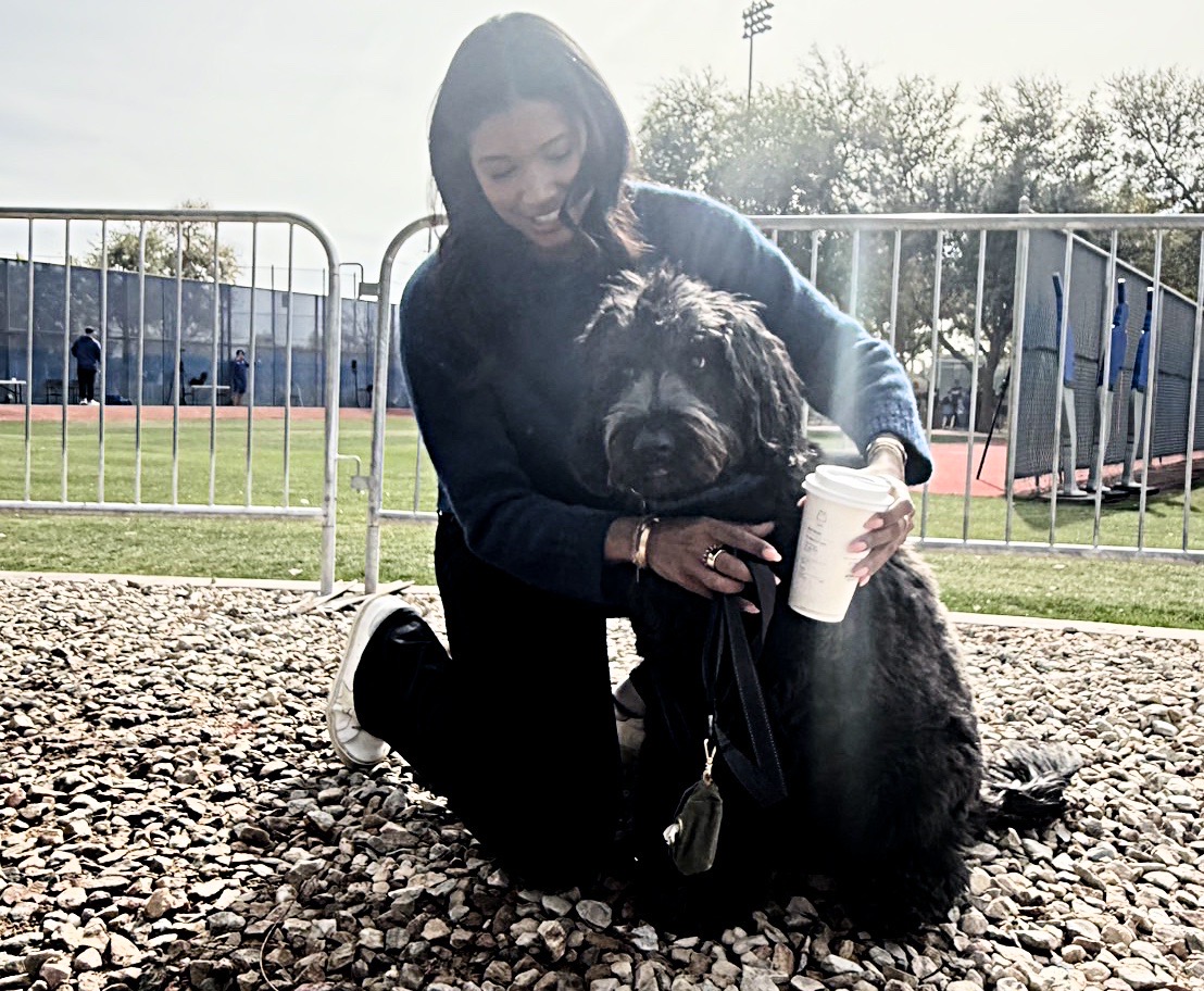 ド軍レポーター・ワトソンさんと愛犬ステラ【写真：小谷真弥】