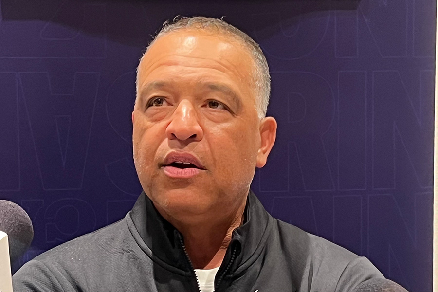 取材に応じたドジャースのデーブ・ロバーツ監督【写真：小谷真弥】