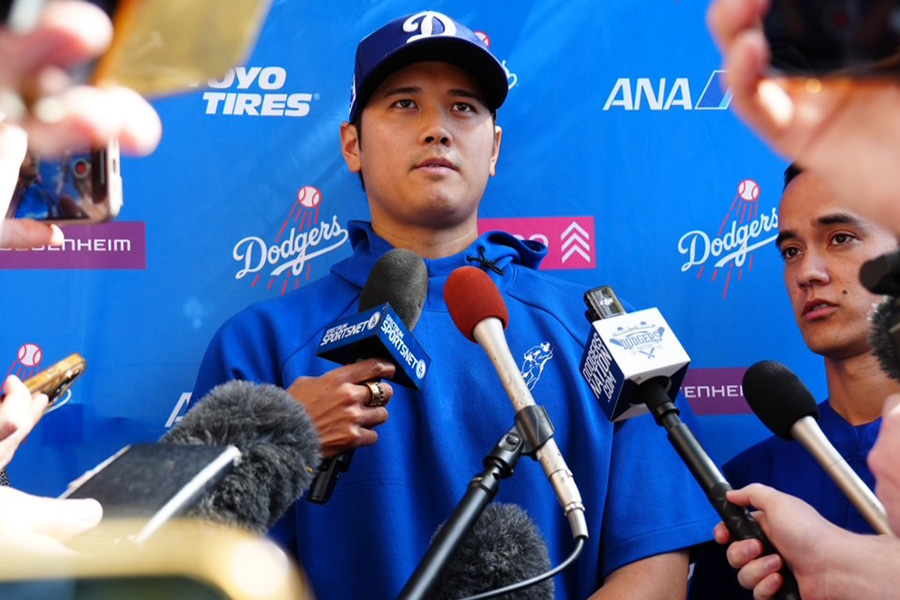 取材に対応したドジャース・大谷翔平【写真：荒川祐史】