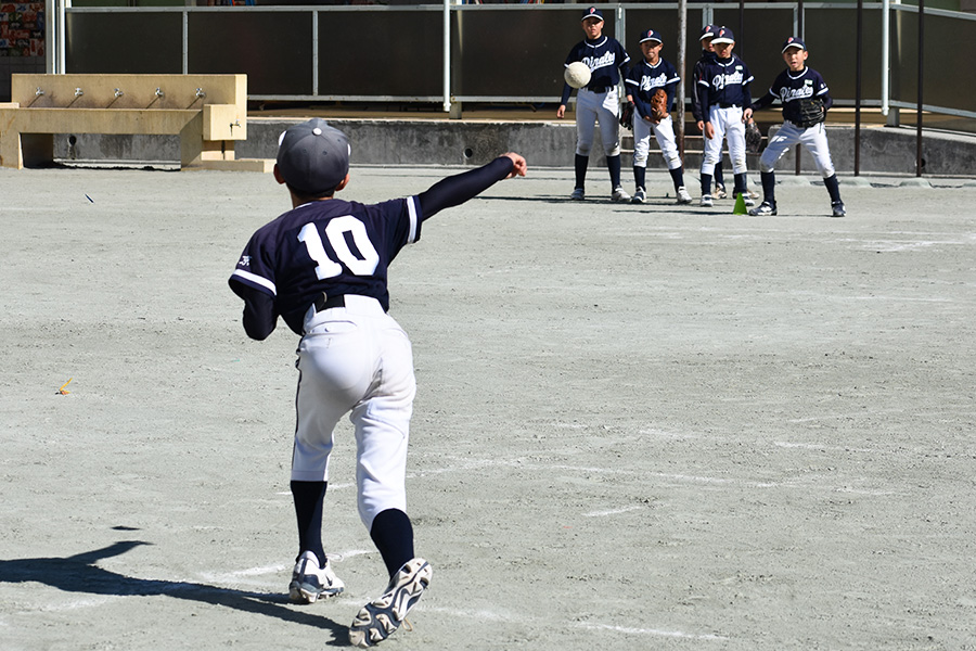 週末練習では思い切り“野球”ができる環境を整える【写真：高橋幸司】