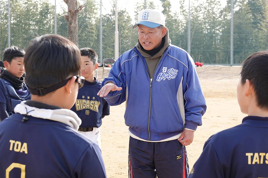 小野東スポーツ少年団の園田達也監督【写真：橋本健吾】