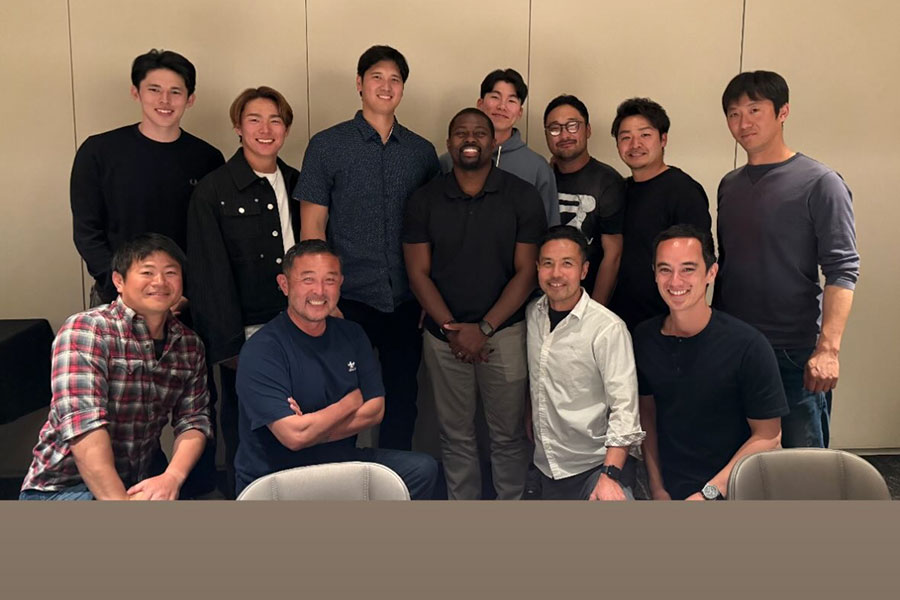 ドジャース・大谷翔平がチーム関係者との写真を公開した（写真はスクリーンショット）