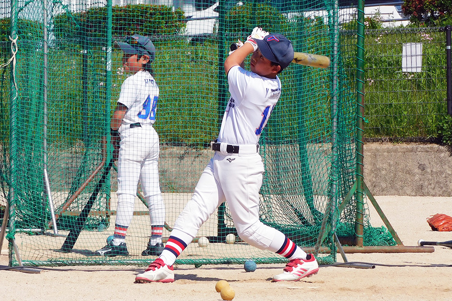 多賀少年野球クラブの打撃練習の様子【写真：間淳】