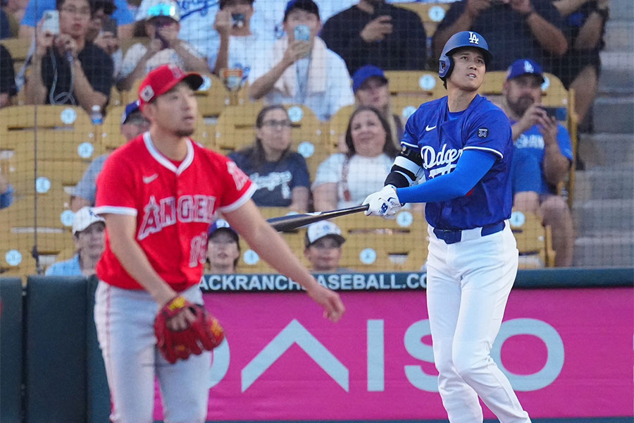 初打席初アーチを放ったドジャース・大谷翔平【写真：荒川祐史】