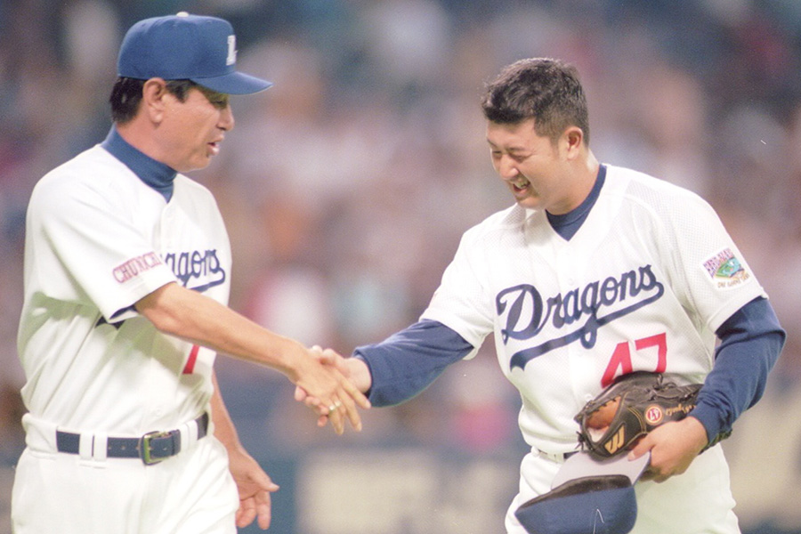 中日時代の野口茂樹氏（右）と星野仙一監督【写真提供：産経新聞社】