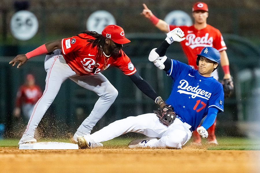 二塁を狙いアウトになったドジャース・大谷翔平【写真：ロイター】