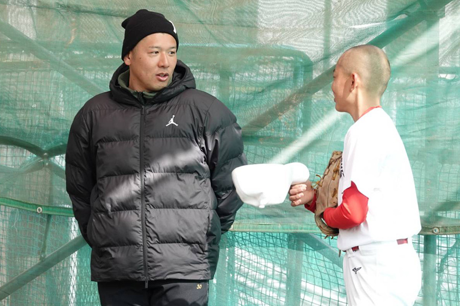 2月には地元・京都の「東山ボーイズ」で指導を行った【写真：橋本健吾】