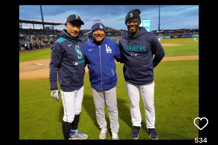 イチロー氏（左）とドジャースのデーブ・ロバーツ監督（中央）【写真提供：ジョン・スーフー/ドジャース】