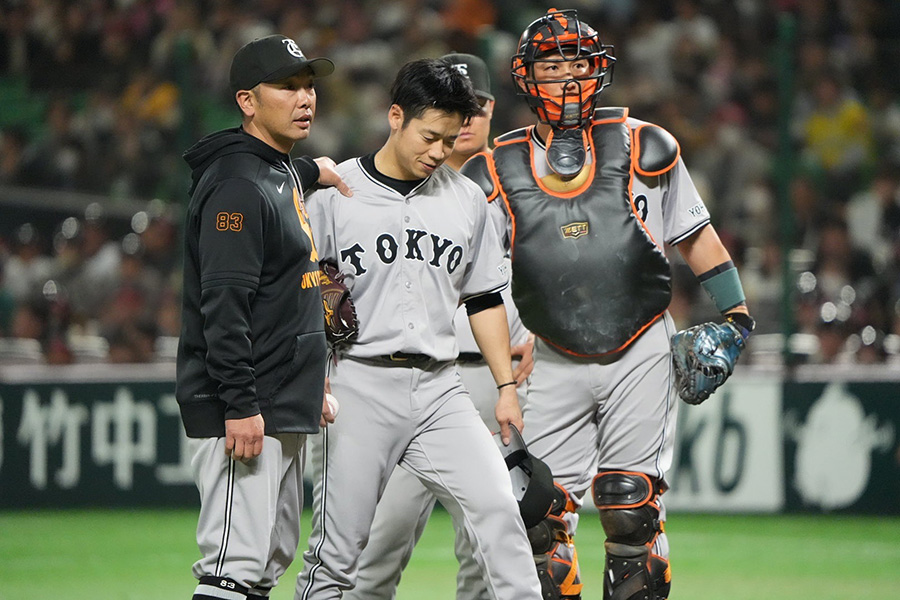 1球で降板となった巨人・近藤大亮【写真：冨田成美】