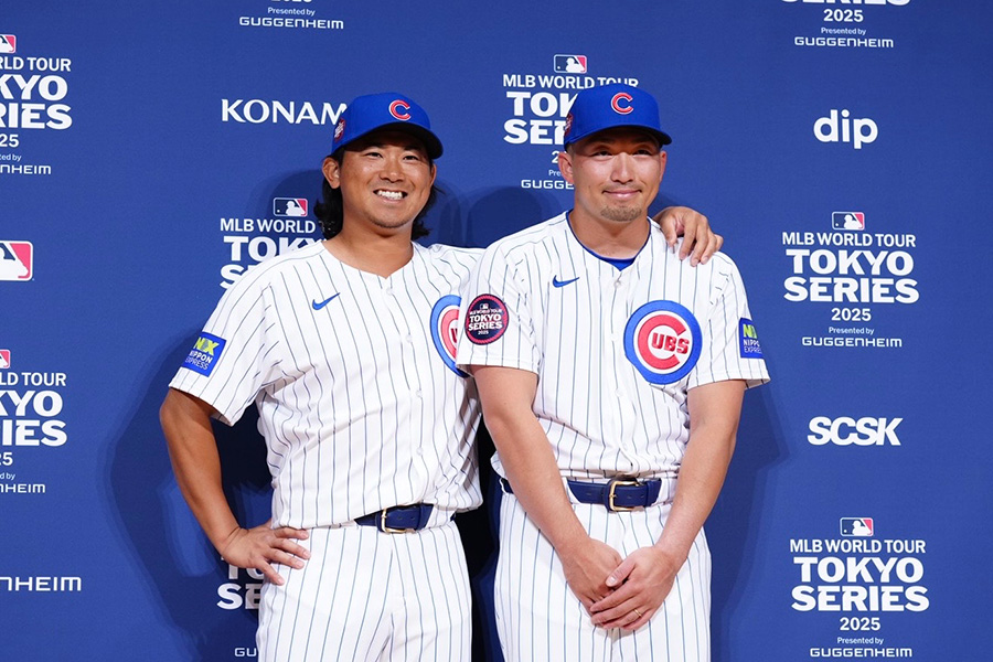 会見に臨んだカブス・鈴木誠也（右）と今永昇太【写真：矢口亨】