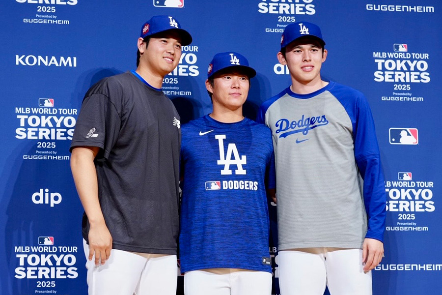 会見に臨んだドジャース・大谷翔平、山本由伸、佐々木朗希（左から）【写真：矢口亨】