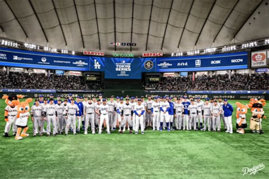 ドジャースと巨人との集合写真（写真はドジャース公式インスタグラムをスクリーンショット）