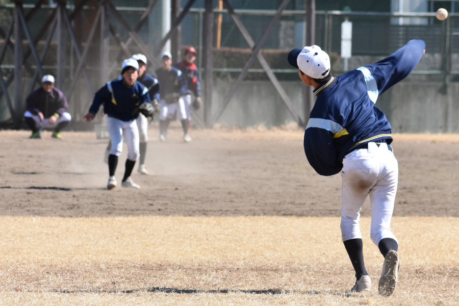 3校の選手たちは週末の短時間で連係を高めていく【写真：高橋幸司】