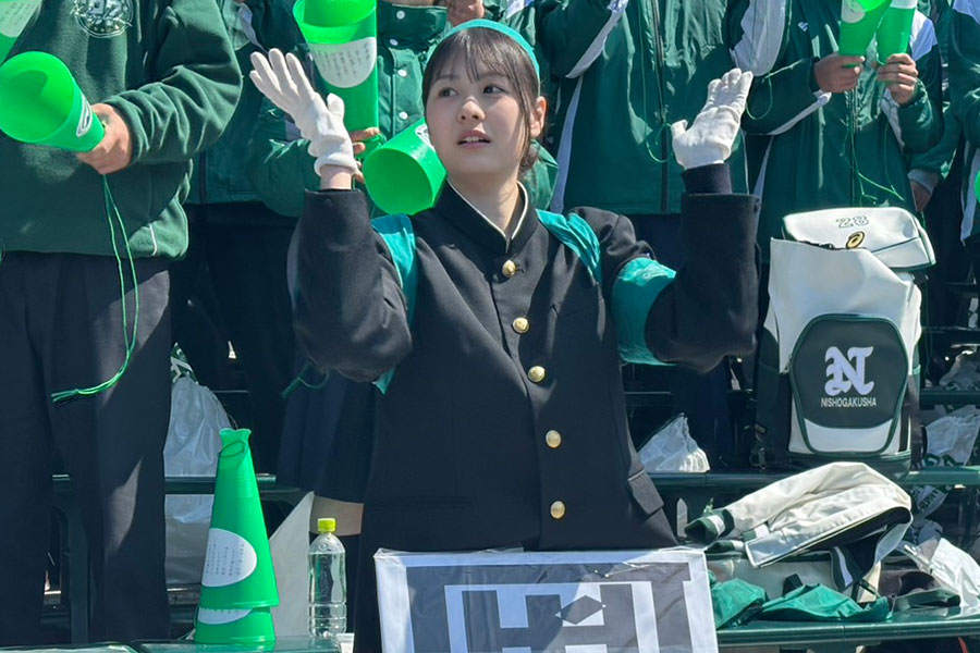 二松学舎応援同好会で部長を務める鎌ゆり奈さん【写真：宮脇広久】