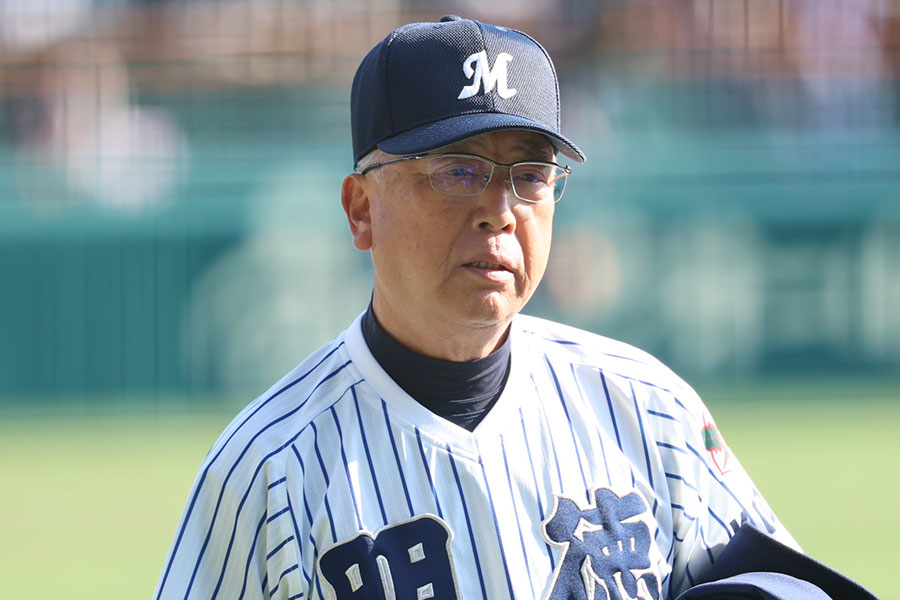 明徳・馬淵史郎監督【写真：加治屋友輝】