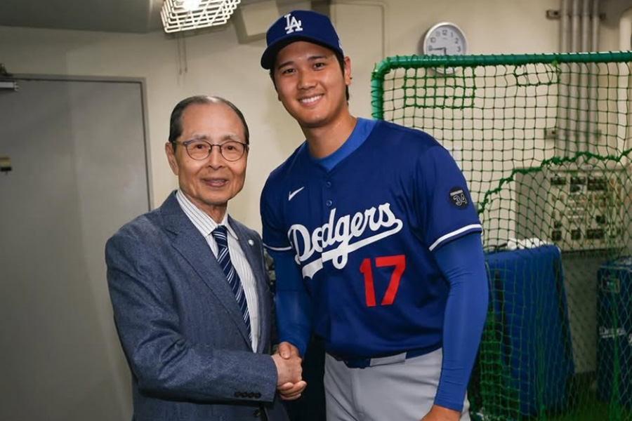 ドジャース・大谷翔平（右）とソフトバンク・王貞治会長（投稿をスクリーンショット）