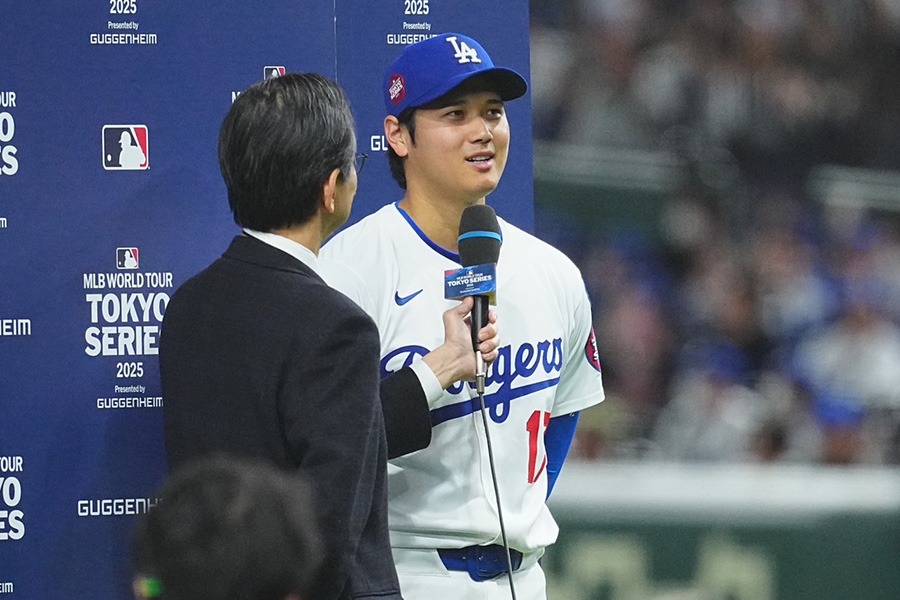 ヒーローインタビューに登場したドジャース・大谷翔平【写真：荒川祐史】