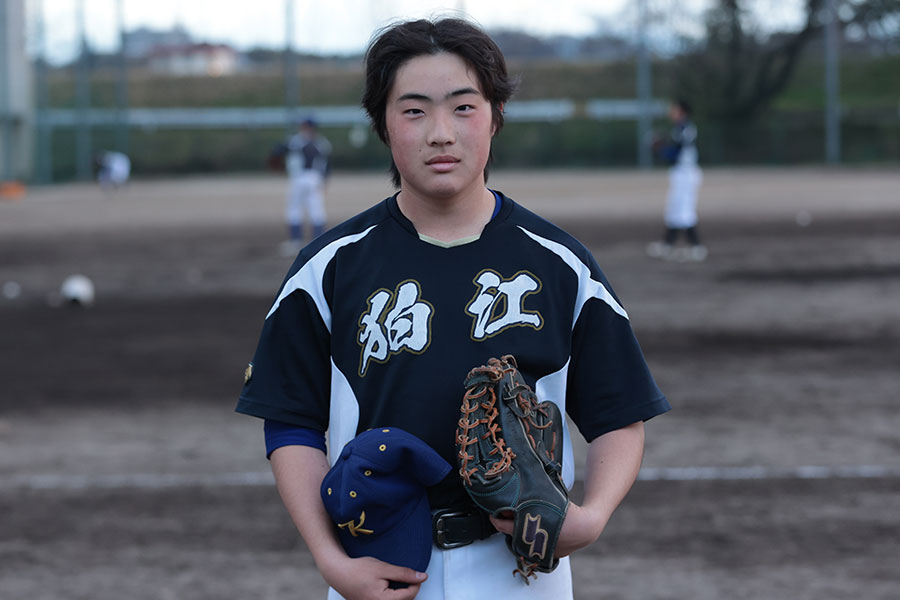 落ち着いた雰囲気でインタビューに応えた狛江高校野球部・油谷吉晃選手【写真：岡部直樹】