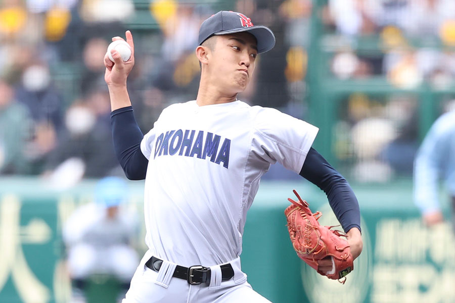 智弁和歌山戦に登板した横浜・織田翔希【写真：加治屋友輝】