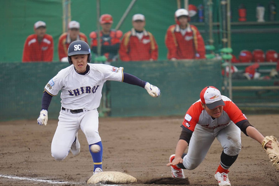 ダメ押しの3点目を奪う白井中央【写真：日本少年野球連盟提供】