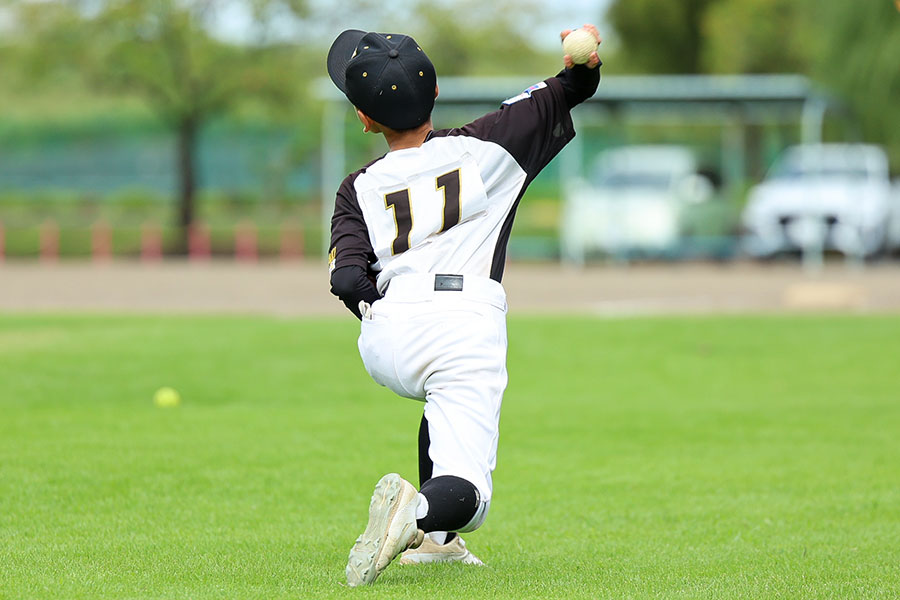 野球初心者に投げ方を教える際のポイントとは（写真はイメージ）