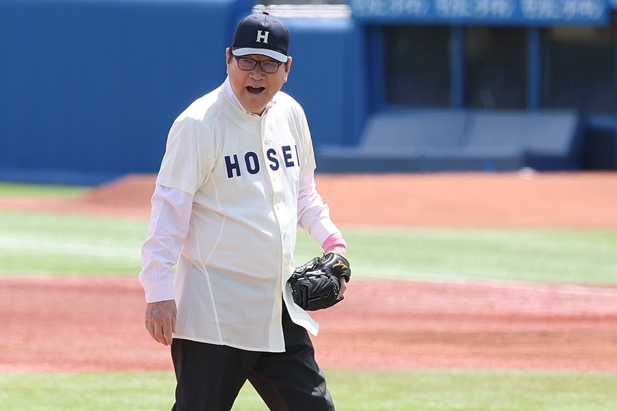 始球式に登場した山本浩二氏【写真:加治屋友輝】