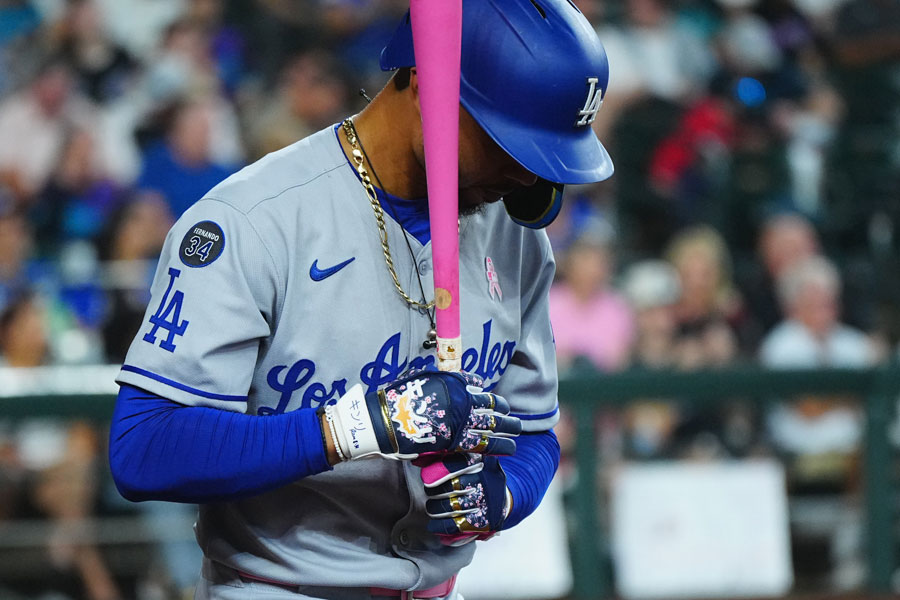 ベッツのバッティンググラブに刻まれた「キンリ」の文字【写真:荒川祐史】