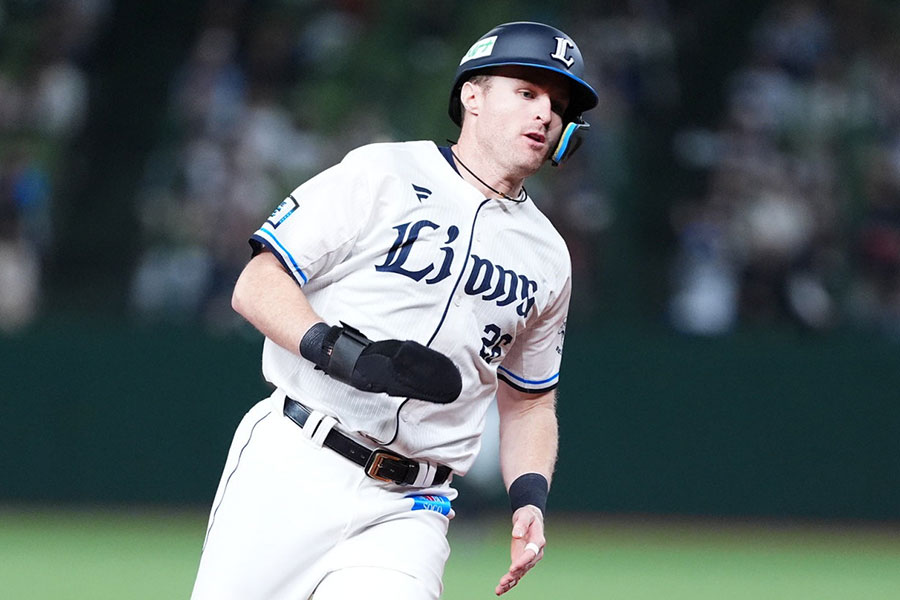 西武のタイラー・ネビン【写真：小林靖】